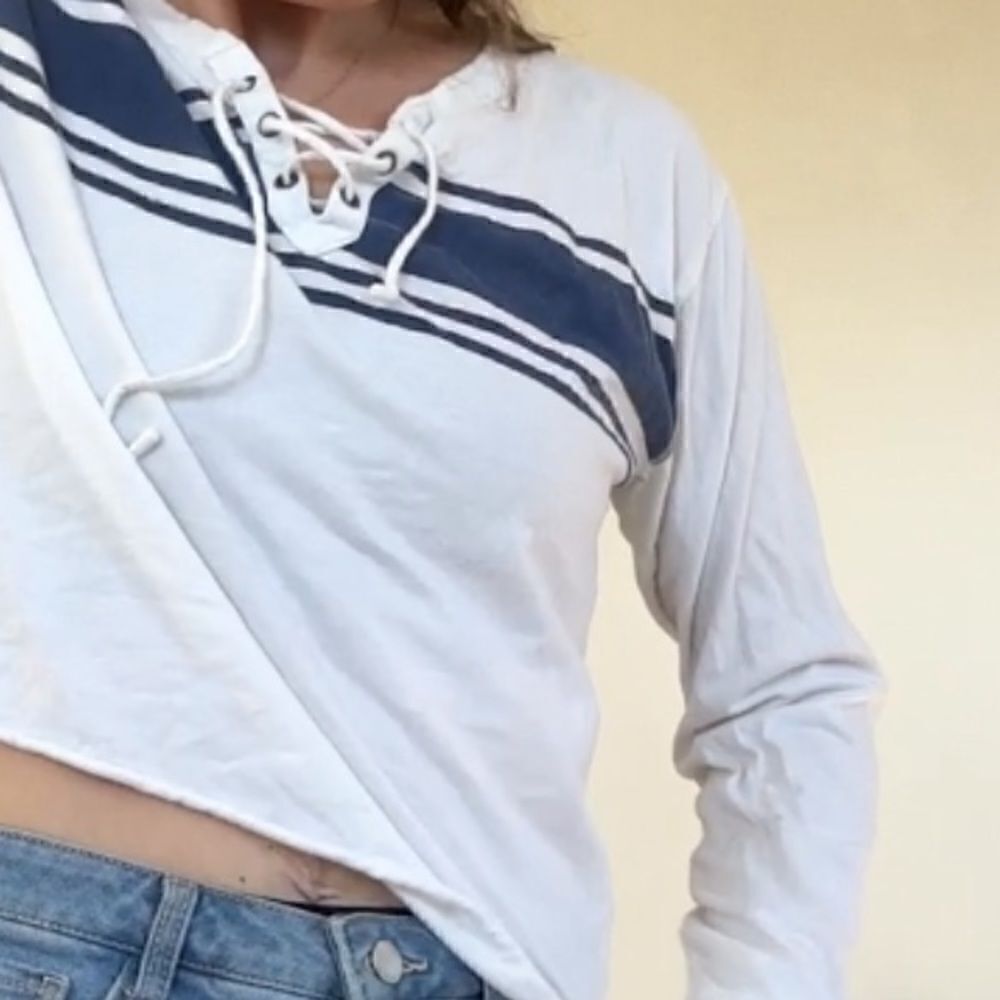 Hollister White Navy Striped Long Sleeve Lace Up Neck Crop Shirt M - Picture 4 of 12